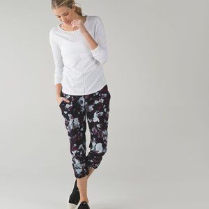 Lululemon 🍋Free Shipping Tranquil Crop Kara Blossom Multi / Black Size 8